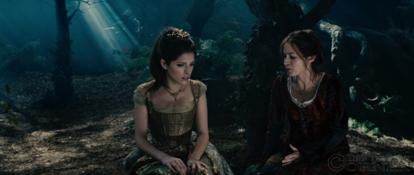 into-the-woods-movie-screenshot-cinderella-and-bakers-wife