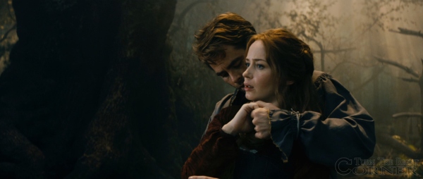 into-the-woods-movie-screenshot-emily-blunt-bakers-wife-6